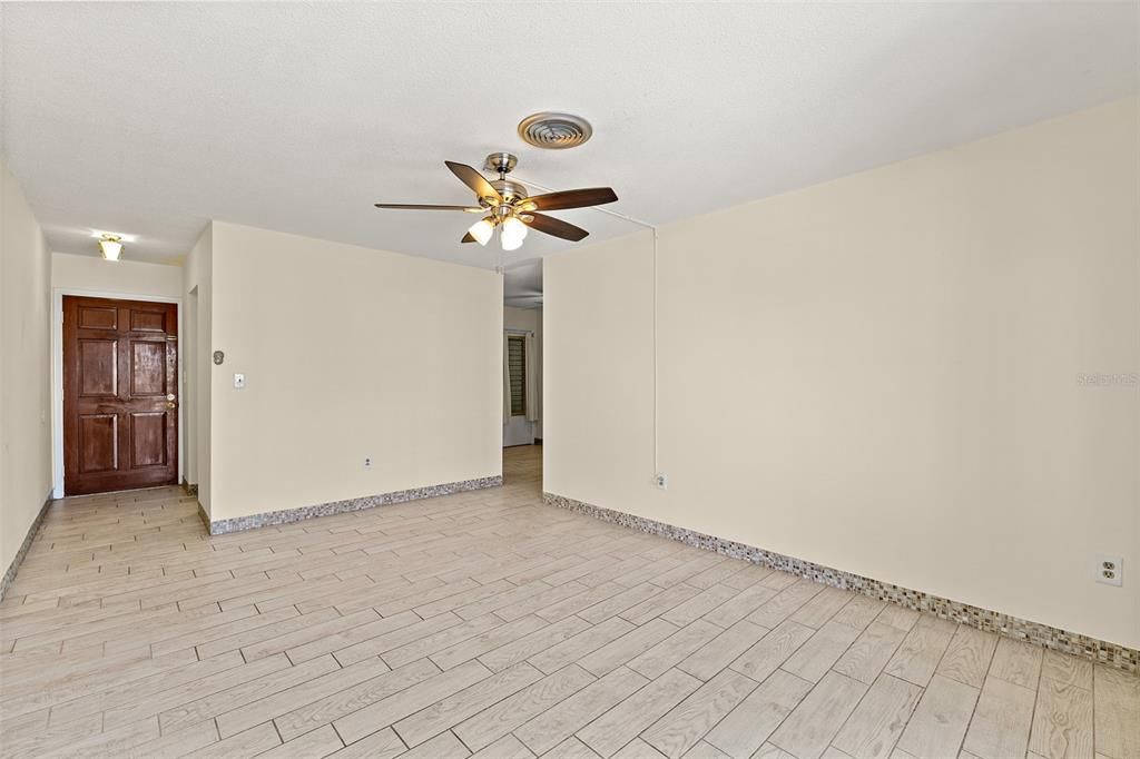 Activo con contrato: $149,000 (2 camas, 1 baños, 938 Pies cuadrados)