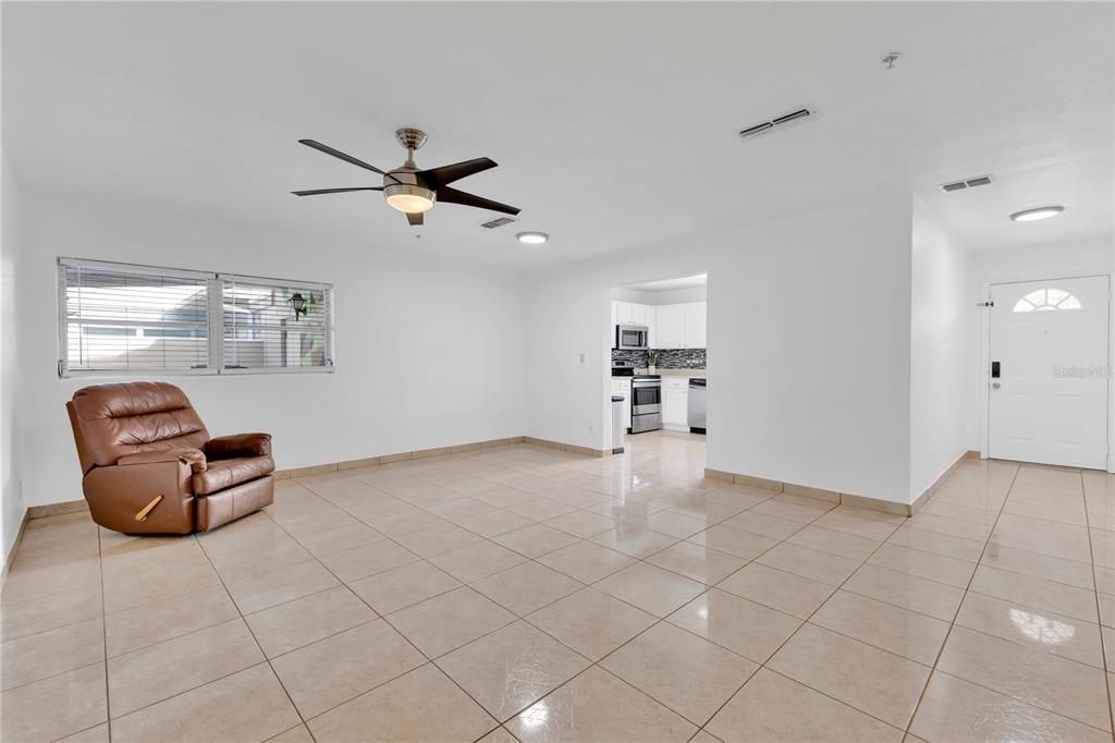 For Sale: $325,000 (3 beds, 2 baths, 1631 Square Feet)