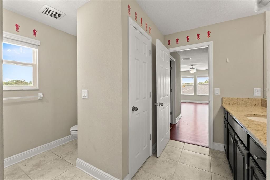На продажу: $795,000 (6 спален, 4 ванн, 5452 Квадратных фут)