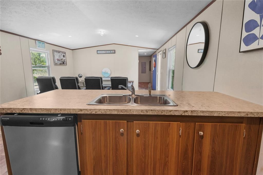 На продажу: $185,000 (3 спален, 2 ванн, 1140 Квадратных фут)