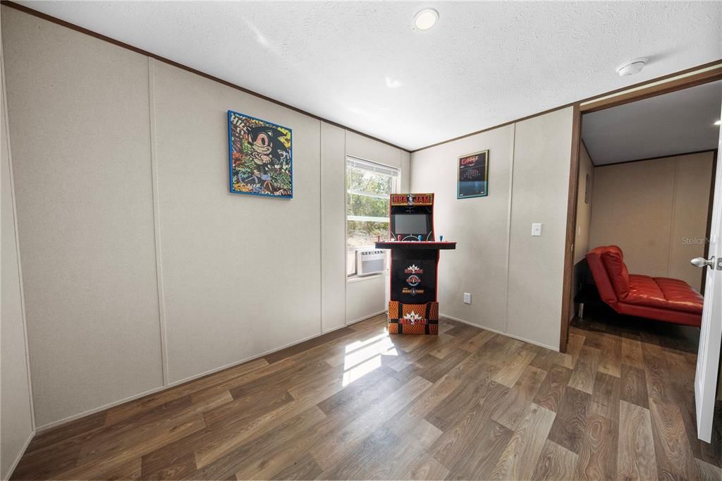 На продажу: $185,000 (3 спален, 2 ванн, 1140 Квадратных фут)