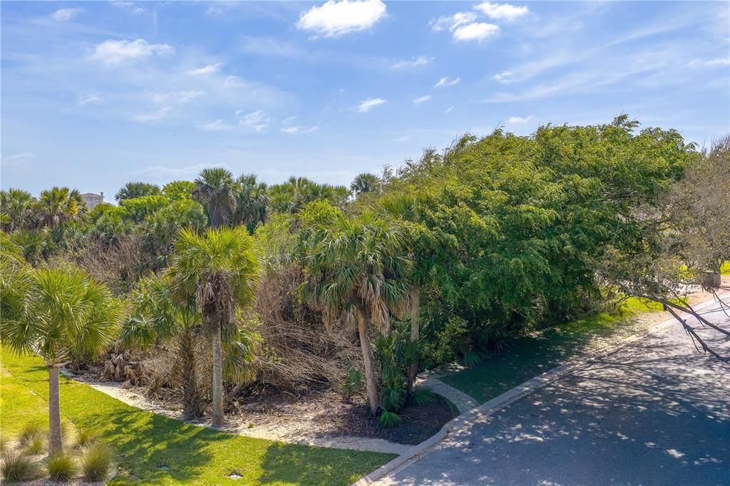 待售: $575,000 (1.01 acres)