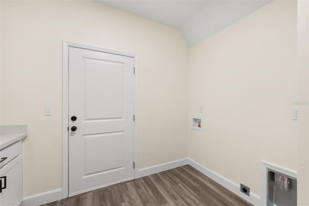 For Sale: $375,000 (3 beds, 2 baths, 1551 Square Feet)
