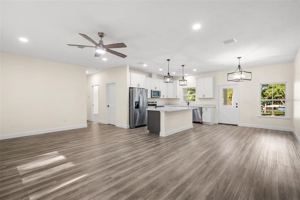 For Sale: $375,000 (3 beds, 2 baths, 1551 Square Feet)
