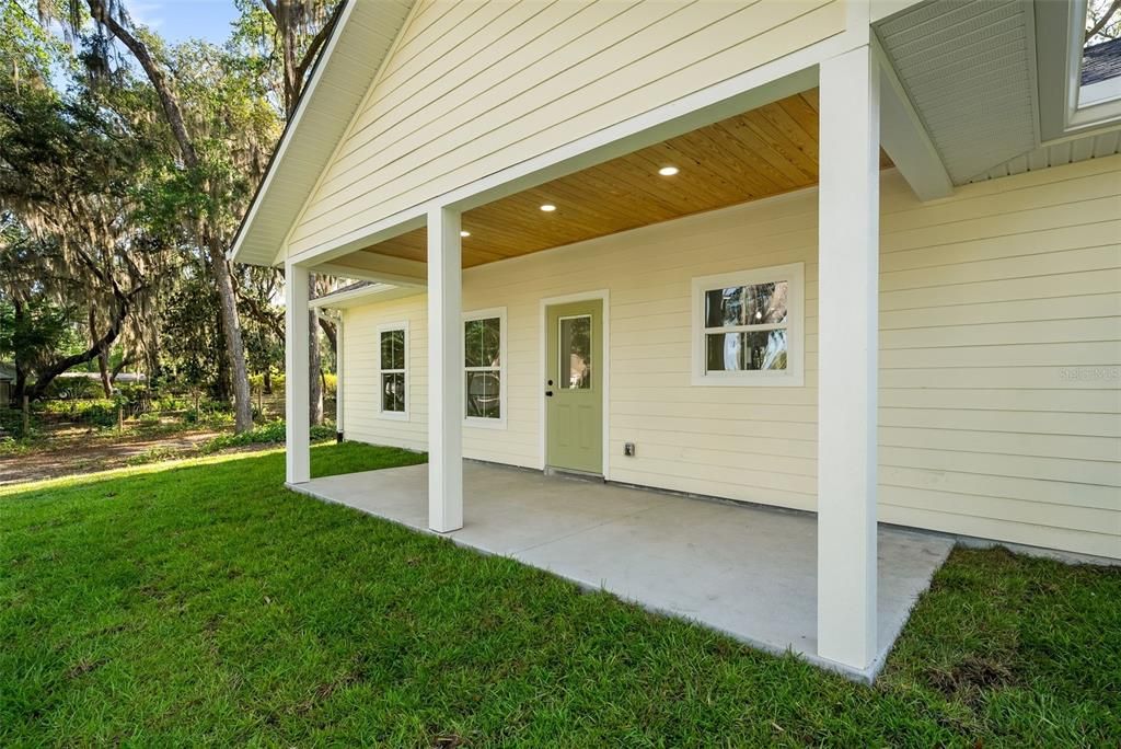 For Sale: $375,000 (3 beds, 2 baths, 1551 Square Feet)