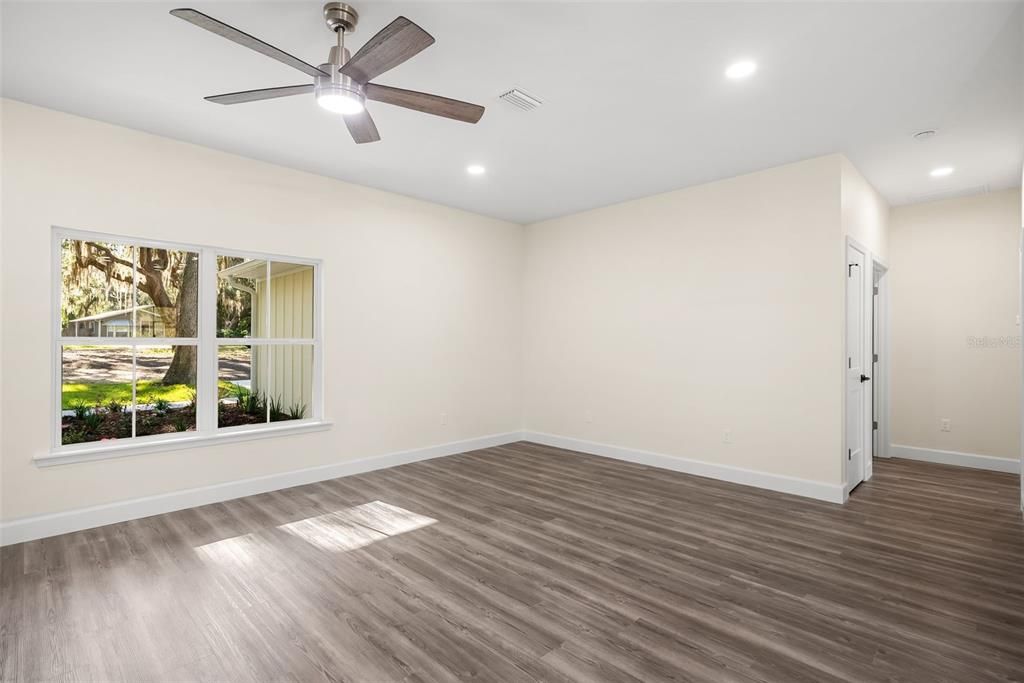 For Sale: $375,000 (3 beds, 2 baths, 1551 Square Feet)