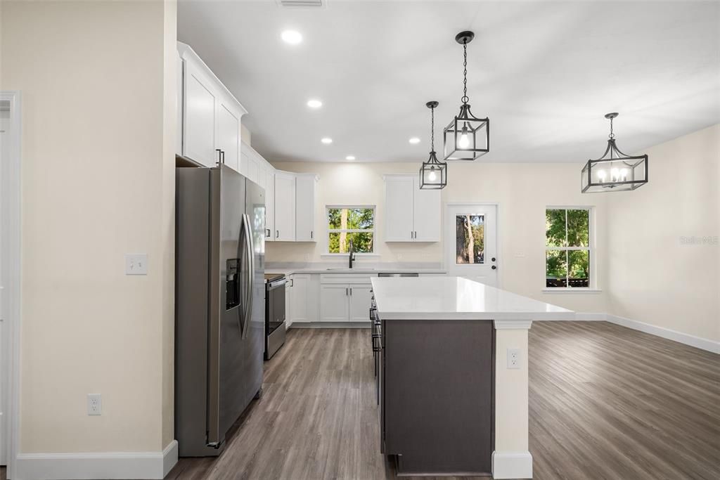 For Sale: $375,000 (3 beds, 2 baths, 1551 Square Feet)