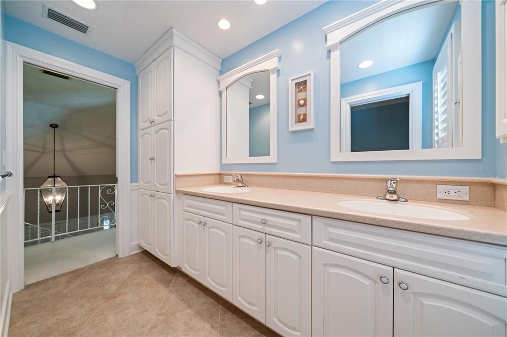 Active With Contract: $980,000 (5 beds, 2 baths, 3139 Square Feet)