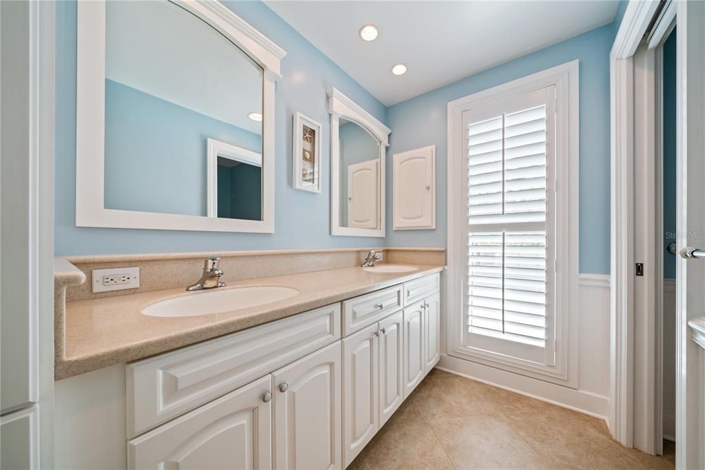 Active With Contract: $980,000 (5 beds, 2 baths, 3139 Square Feet)