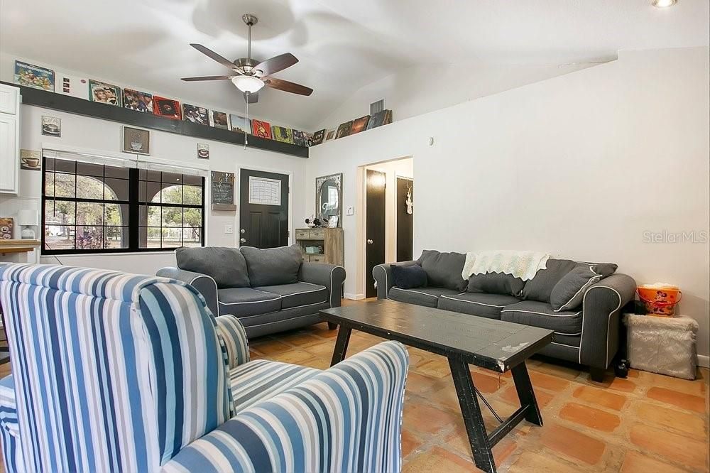 En Venta: $380,000 (3 camas, 2 baños, 1277 Pies cuadrados)