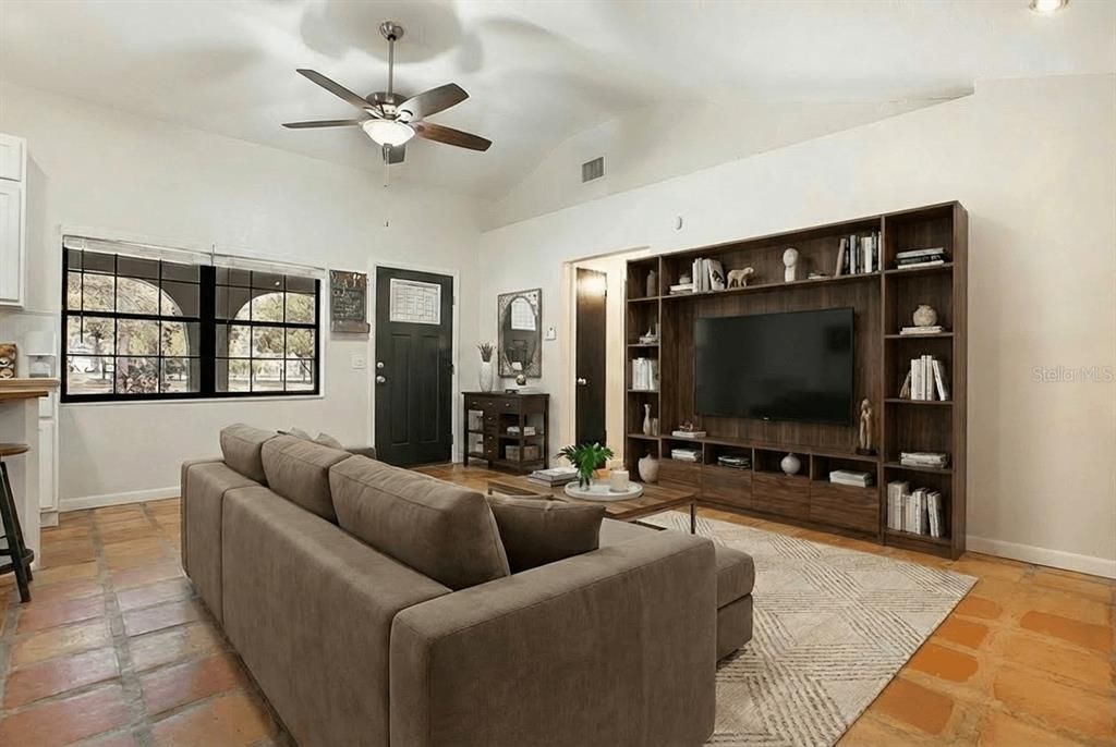 En Venta: $380,000 (3 camas, 2 baños, 1277 Pies cuadrados)