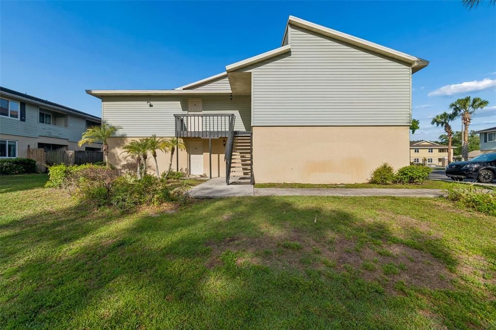 For Sale: $109,000 (1 beds, 1 baths, 648 Square Feet)