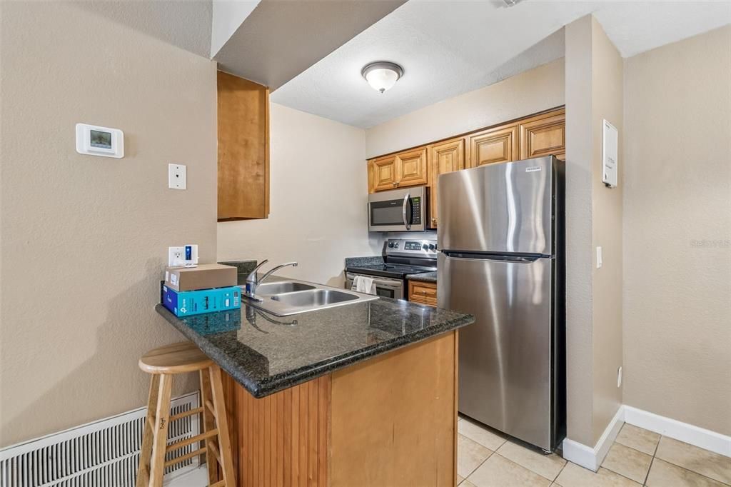 For Sale: $109,000 (1 beds, 1 baths, 648 Square Feet)