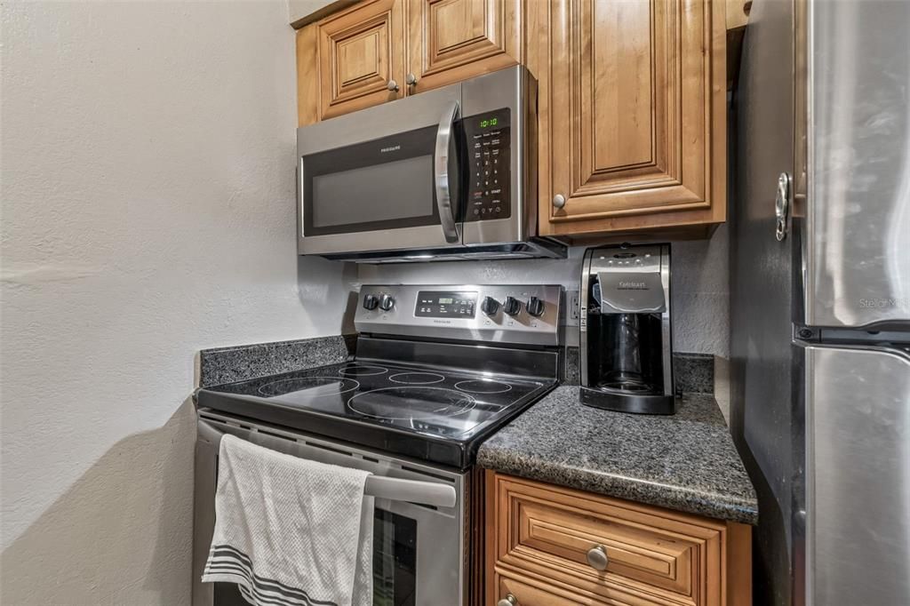 For Sale: $109,000 (1 beds, 1 baths, 648 Square Feet)