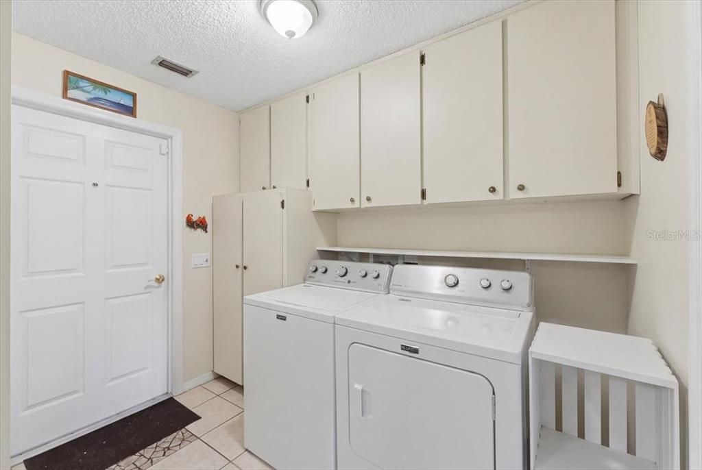En Venta: $430,000 (3 camas, 3 baños, 2576 Pies cuadrados)