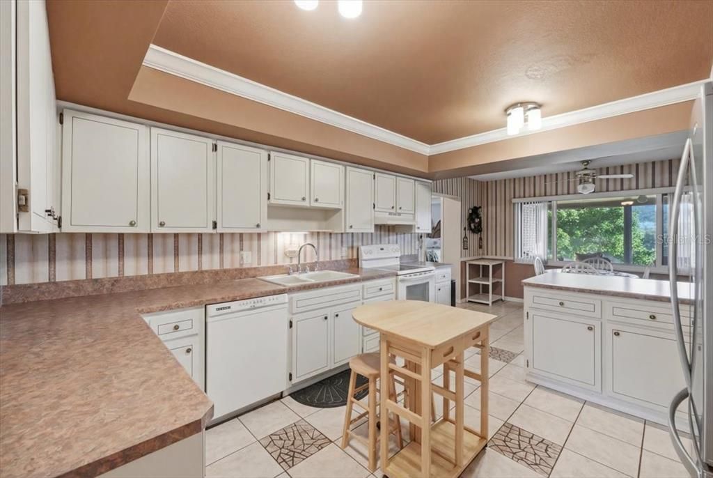 En Venta: $430,000 (3 camas, 3 baños, 2576 Pies cuadrados)