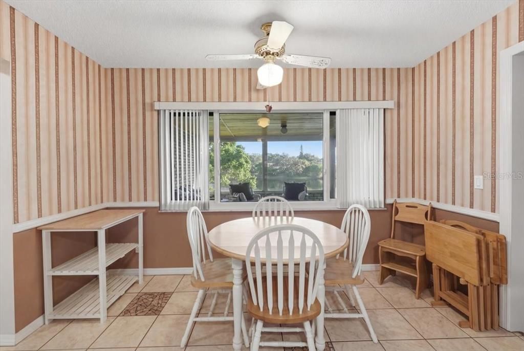 En Venta: $430,000 (3 camas, 3 baños, 2576 Pies cuadrados)
