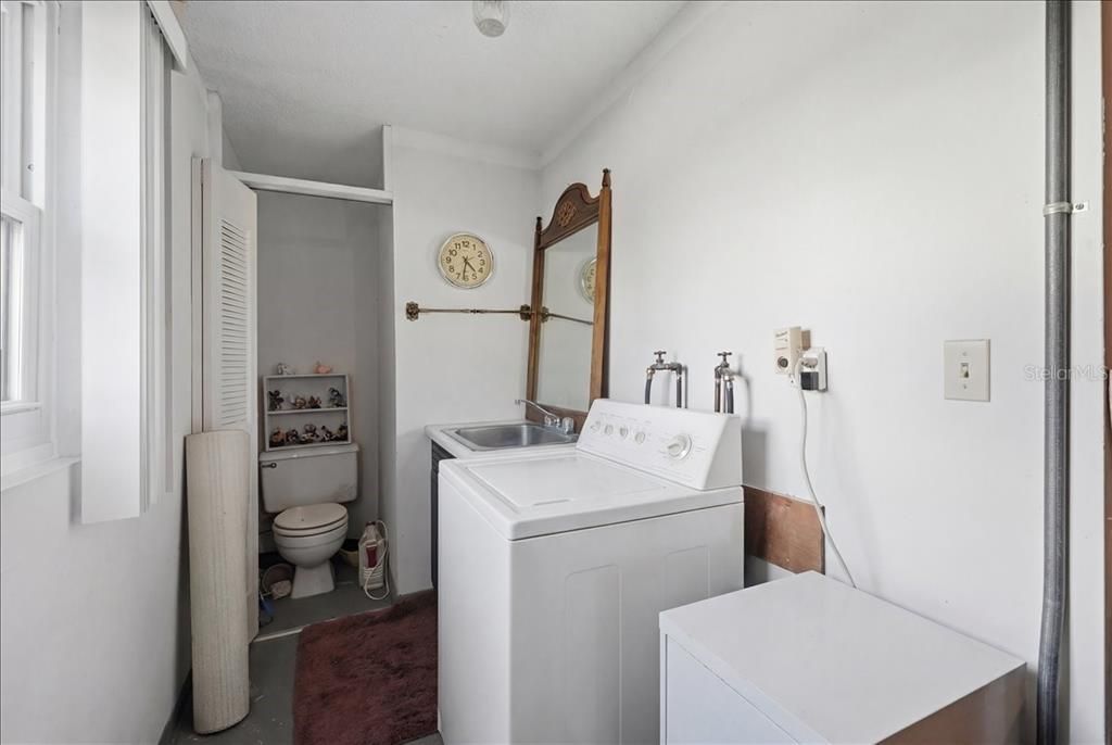 En Venta: $430,000 (3 camas, 3 baños, 2576 Pies cuadrados)