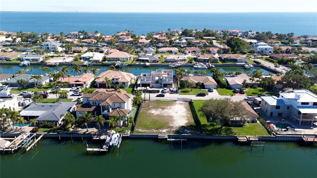 待售: $1,100,000 (0.23 acres)