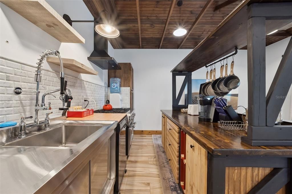 For Sale: $1,400,000 (3 beds, 4 baths, 2862 Square Feet)