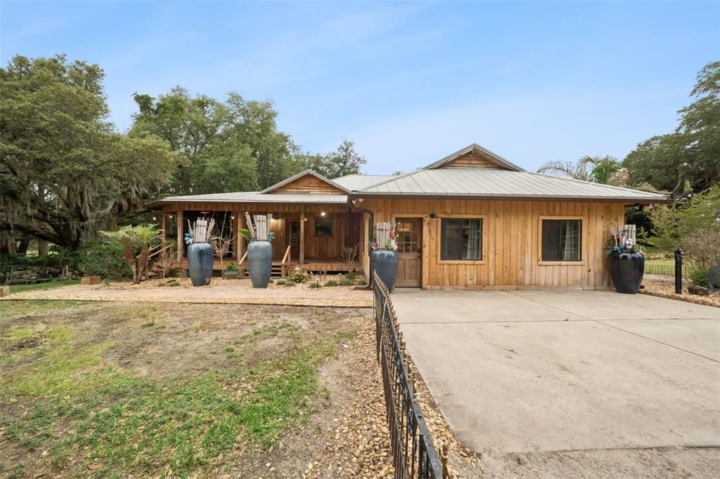 For Sale: $1,400,000 (3 beds, 4 baths, 2862 Square Feet)