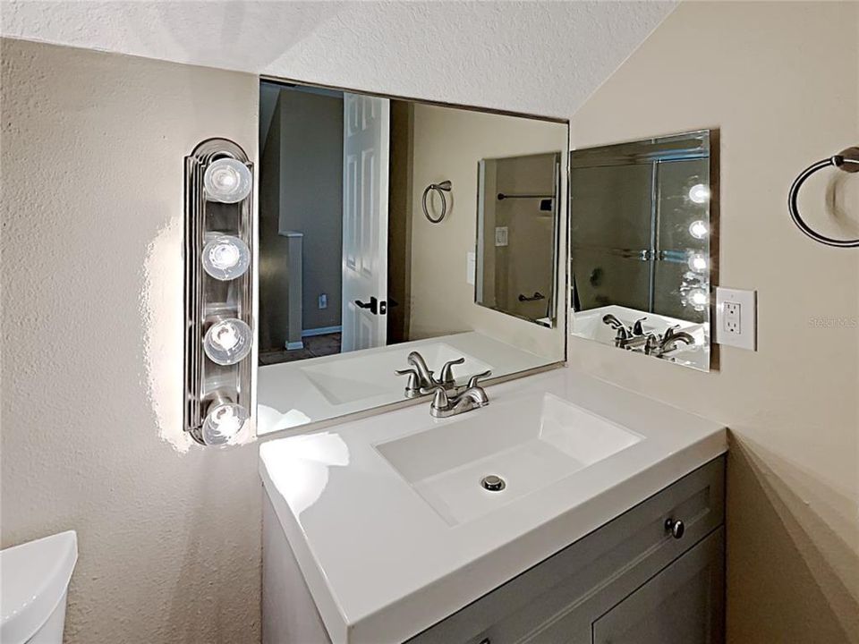 На продажу: $350,000 (4 спален, 2 ванн, 1458 Квадратных фут)