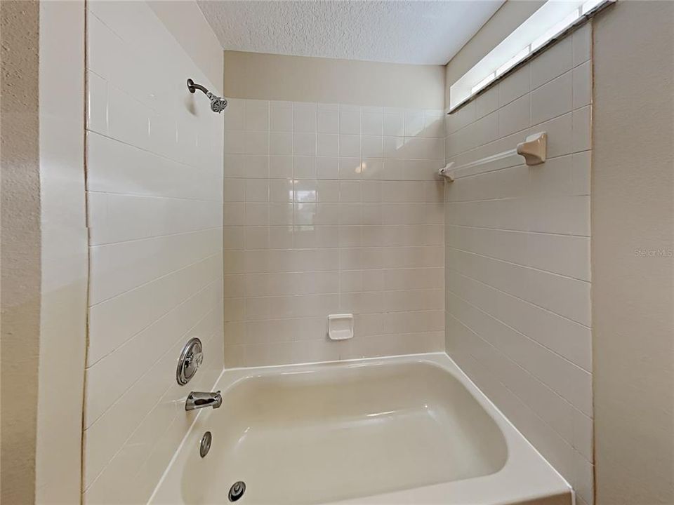 На продажу: $350,000 (4 спален, 2 ванн, 1458 Квадратных фут)