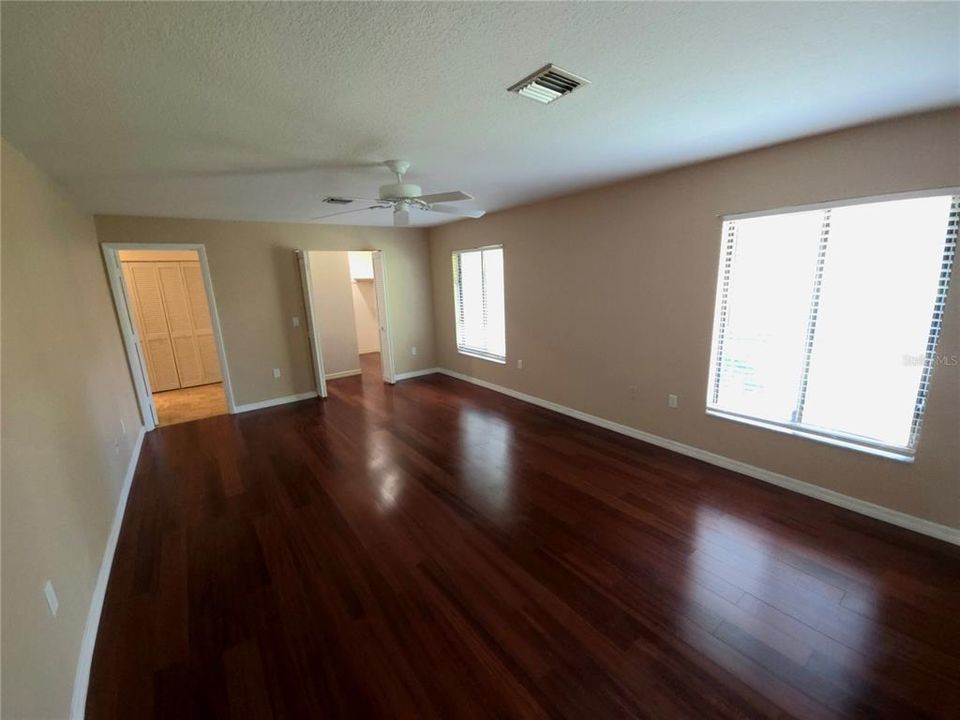 En Venta: $359,999 (3 camas, 2 baños, 2050 Pies cuadrados)