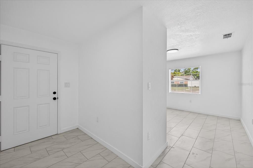 Activo con contrato: $549,900 (6 camas, 5 baños, 2008 Pies cuadrados)