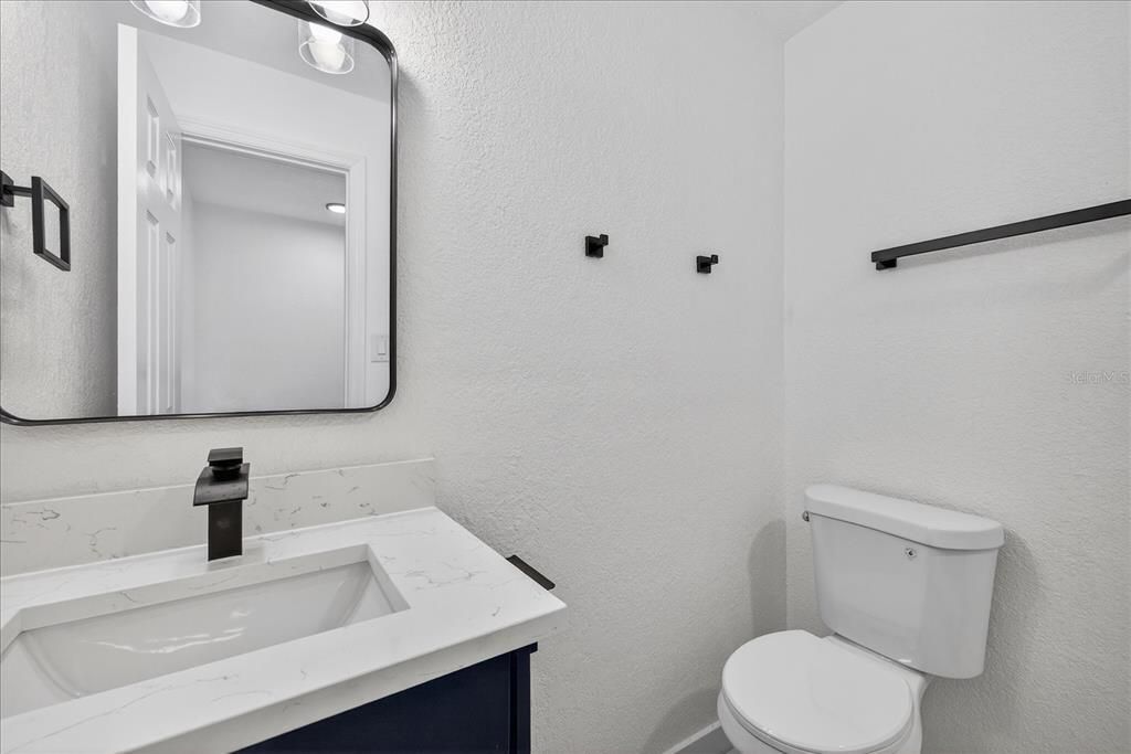 Activo con contrato: $549,900 (6 camas, 5 baños, 2008 Pies cuadrados)