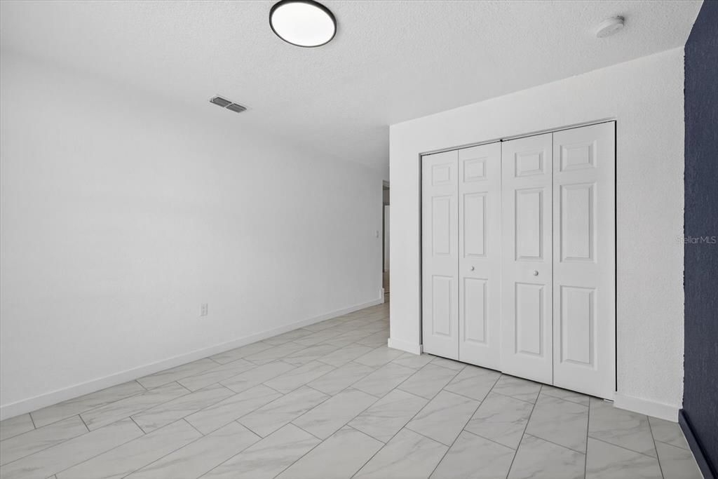 Activo con contrato: $549,900 (6 camas, 5 baños, 2008 Pies cuadrados)