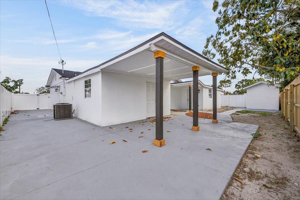 Activo con contrato: $549,900 (6 camas, 5 baños, 2008 Pies cuadrados)