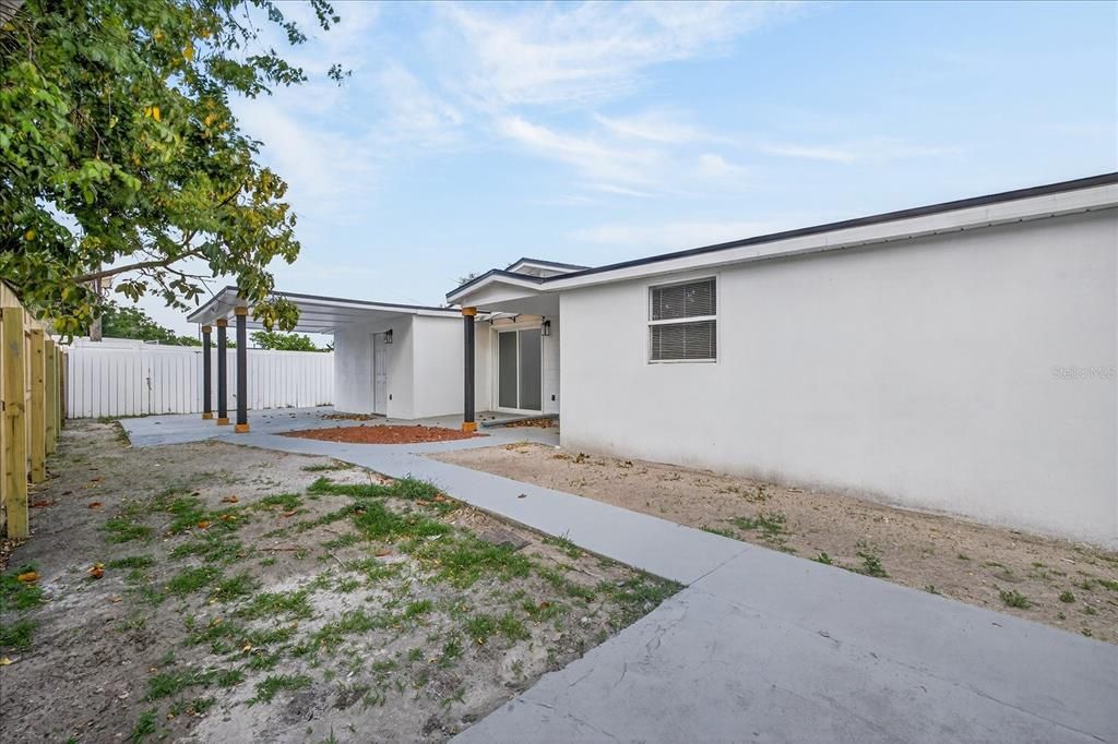 Activo con contrato: $549,900 (6 camas, 5 baños, 2008 Pies cuadrados)