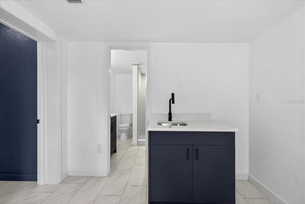 Activo con contrato: $549,900 (6 camas, 5 baños, 2008 Pies cuadrados)