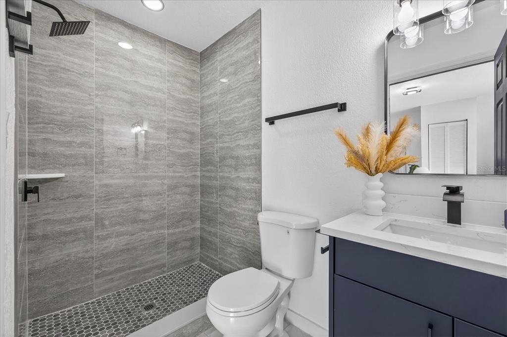 Activo con contrato: $549,900 (6 camas, 5 baños, 2008 Pies cuadrados)