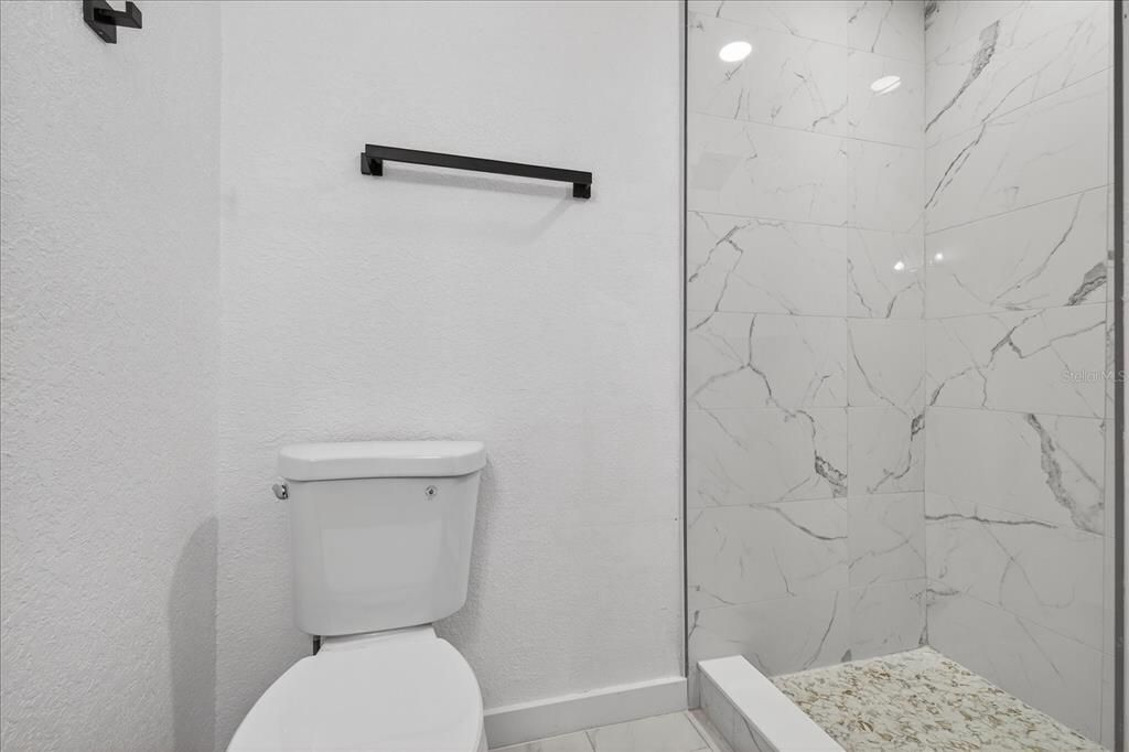 Activo con contrato: $549,900 (6 camas, 5 baños, 2008 Pies cuadrados)