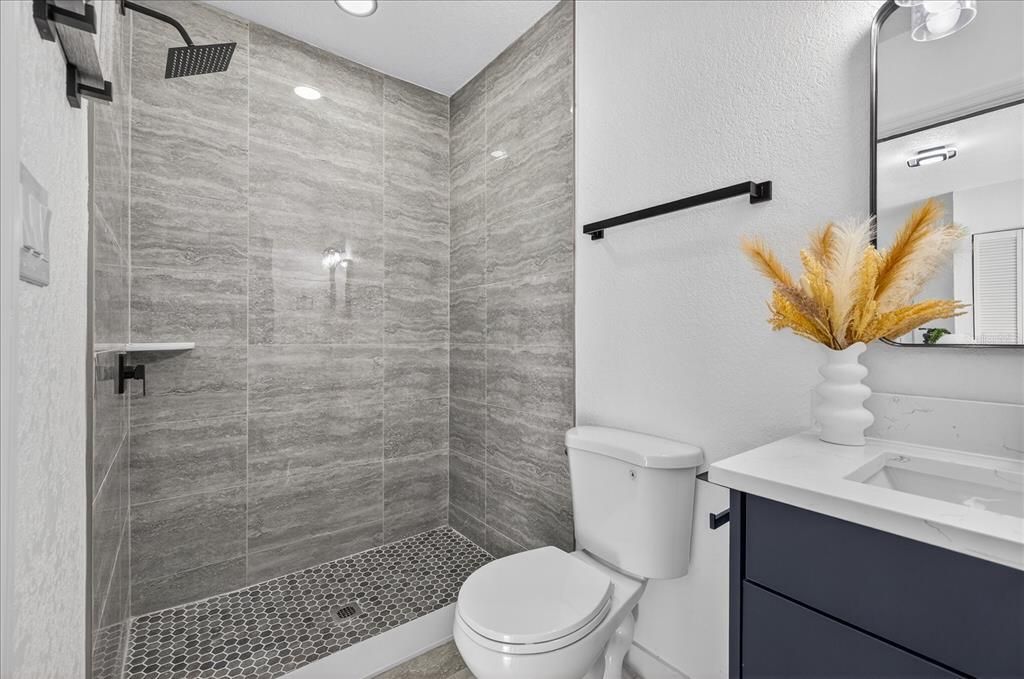 Activo con contrato: $549,900 (6 camas, 5 baños, 2008 Pies cuadrados)