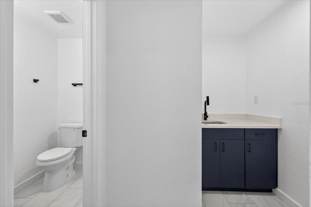 Activo con contrato: $549,900 (6 camas, 5 baños, 2008 Pies cuadrados)