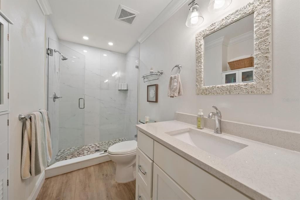 For Sale: $350,000 (2 beds, 2 baths, 1010 Square Feet)