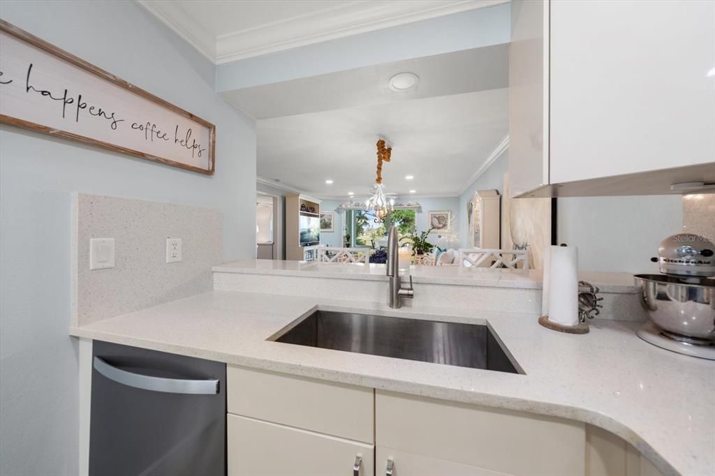 For Sale: $350,000 (2 beds, 2 baths, 1010 Square Feet)