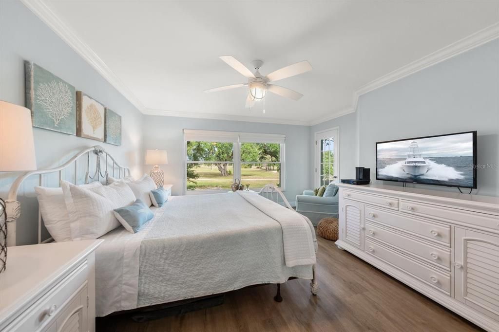 For Sale: $350,000 (2 beds, 2 baths, 1010 Square Feet)