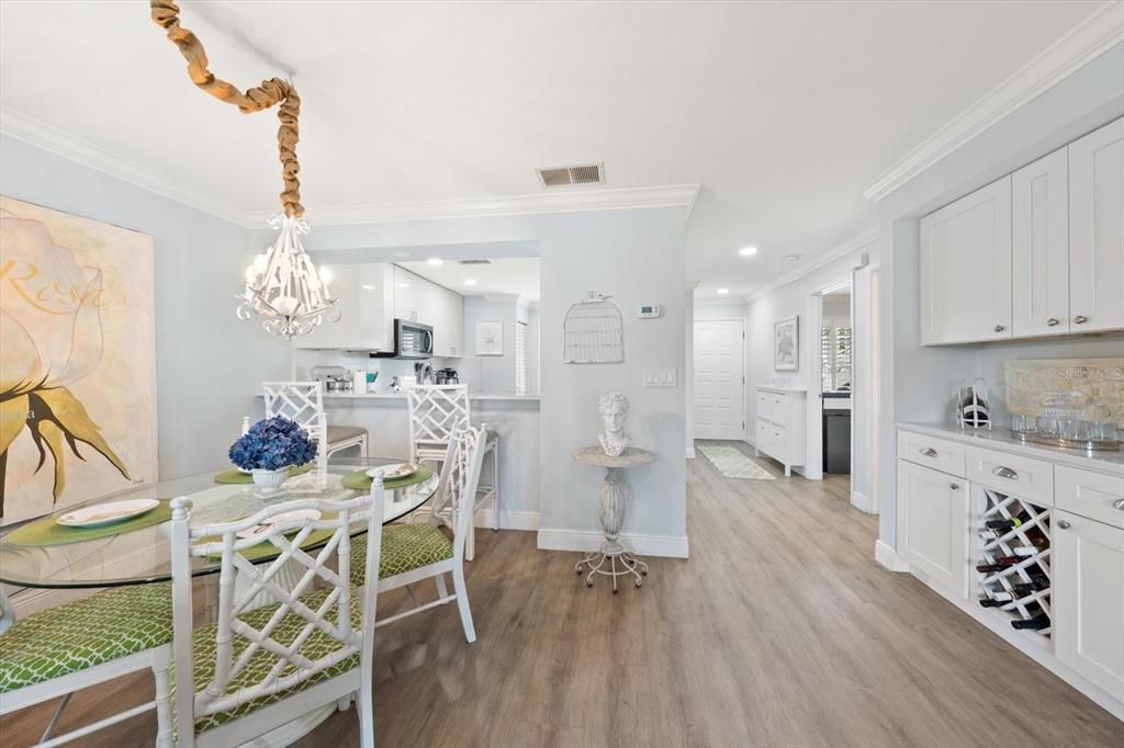 For Sale: $350,000 (2 beds, 2 baths, 1010 Square Feet)