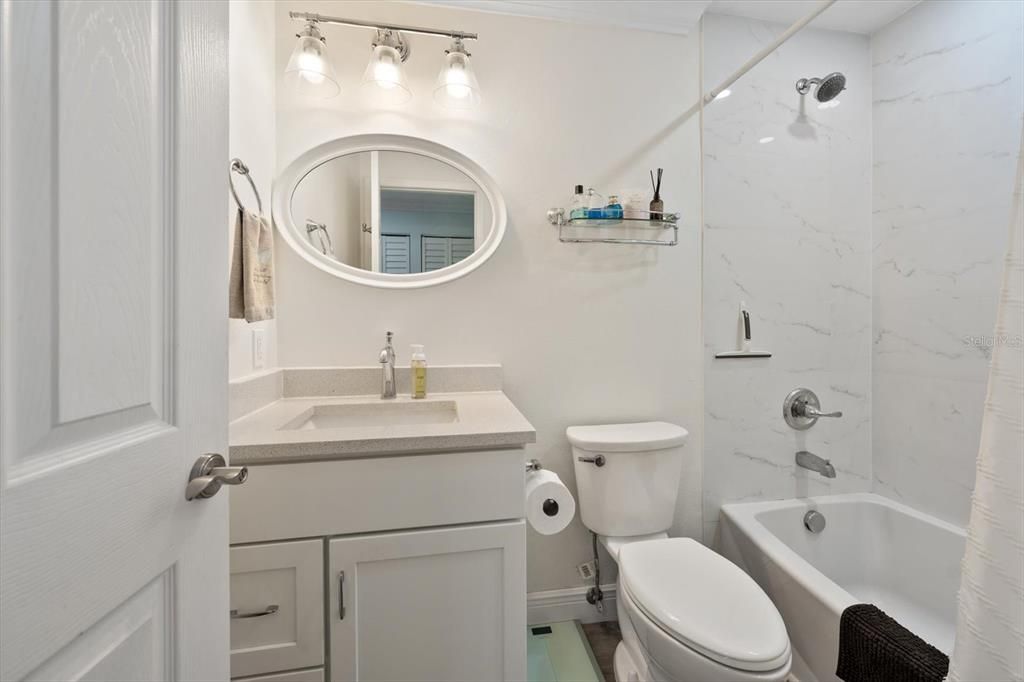 For Sale: $350,000 (2 beds, 2 baths, 1010 Square Feet)