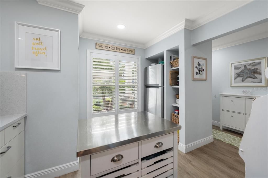 For Sale: $350,000 (2 beds, 2 baths, 1010 Square Feet)