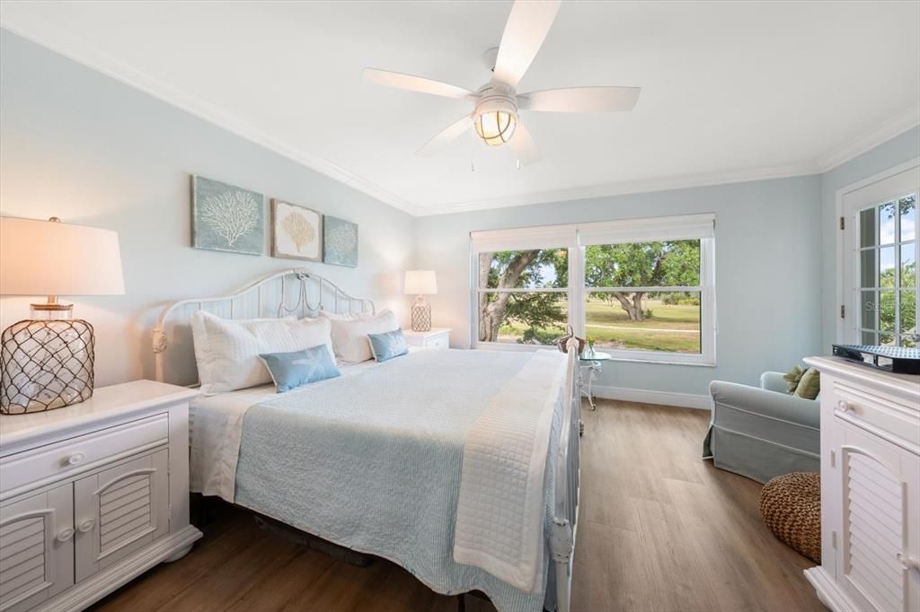 For Sale: $350,000 (2 beds, 2 baths, 1010 Square Feet)