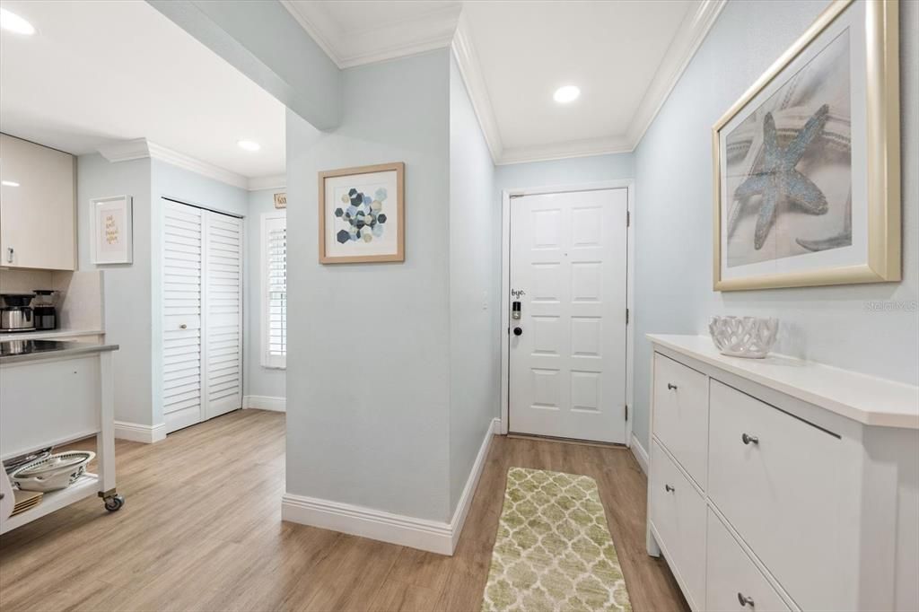 For Sale: $350,000 (2 beds, 2 baths, 1010 Square Feet)