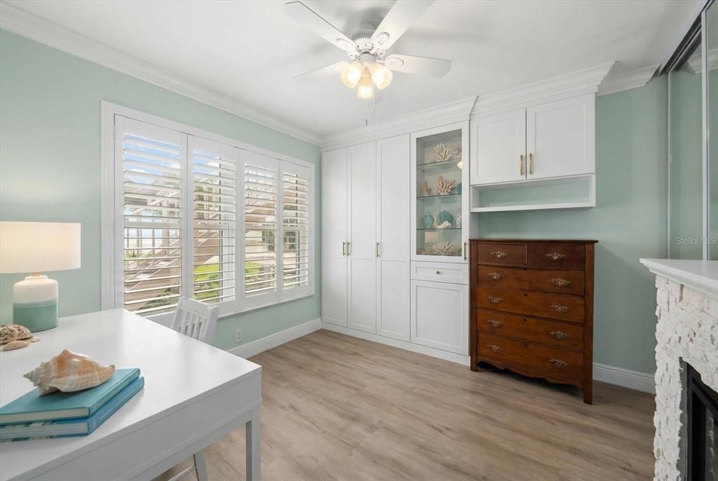 For Sale: $350,000 (2 beds, 2 baths, 1010 Square Feet)