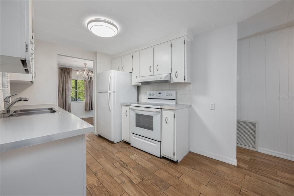 На продажу: $216,500 (2 спален, 2 ванн, 960 Квадратных фут)