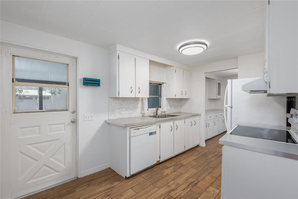 На продажу: $216,500 (2 спален, 2 ванн, 960 Квадратных фут)