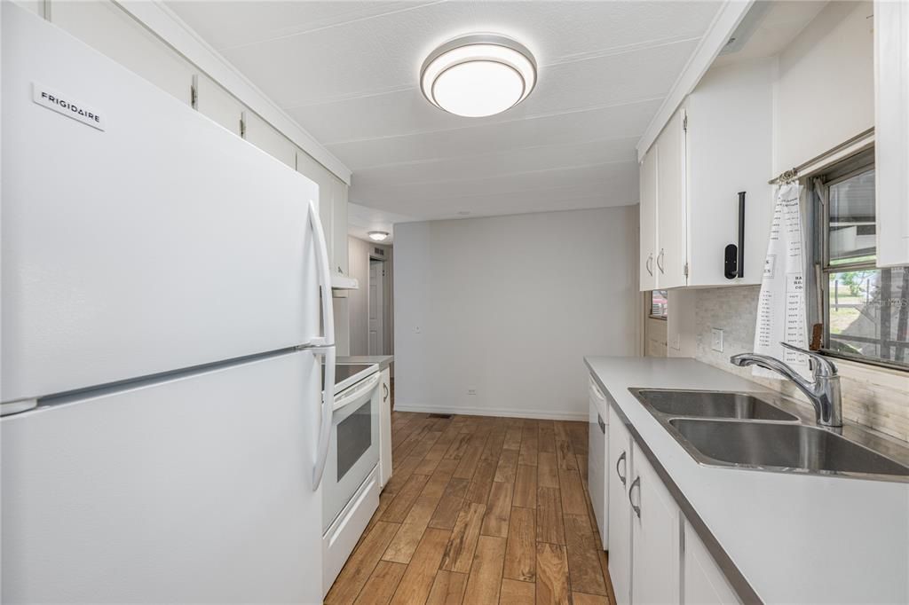 На продажу: $216,500 (2 спален, 2 ванн, 960 Квадратных фут)